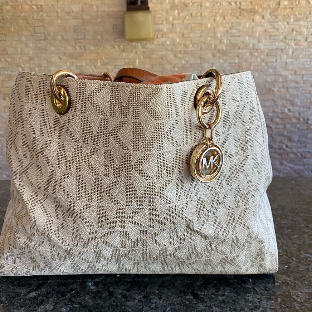 Michael Kors tote/crossbody w tortis handle - Picture 2 of 8